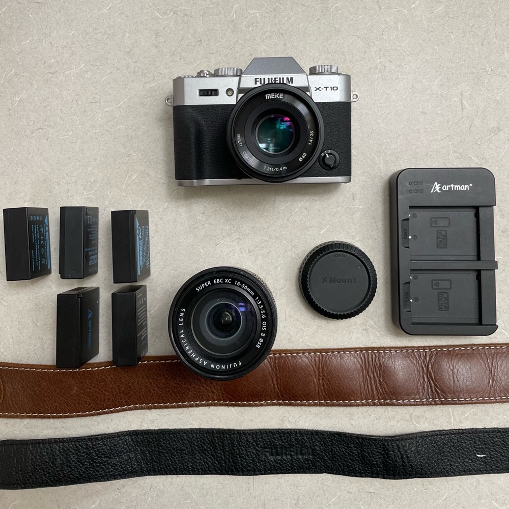 Fuji XT10 with 2 Straps, charger, 5x Batteries, 2 lenses!